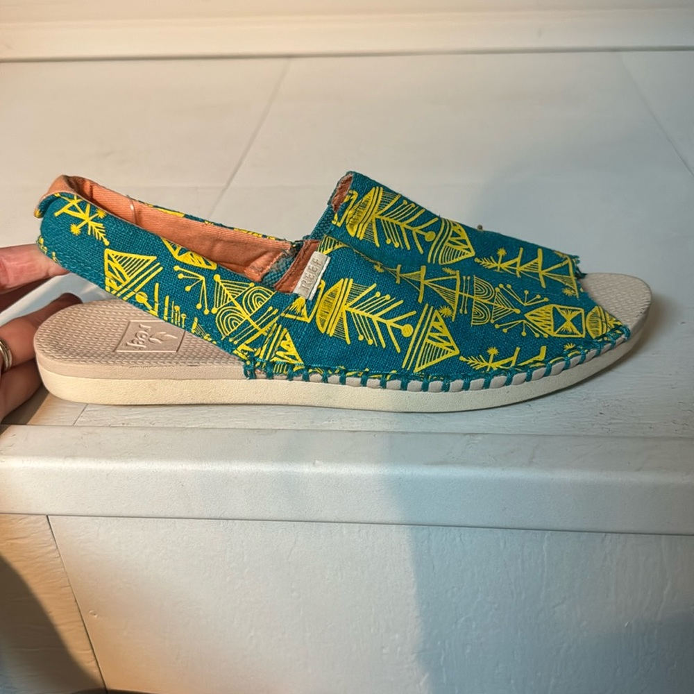 Reef slip on sandals
